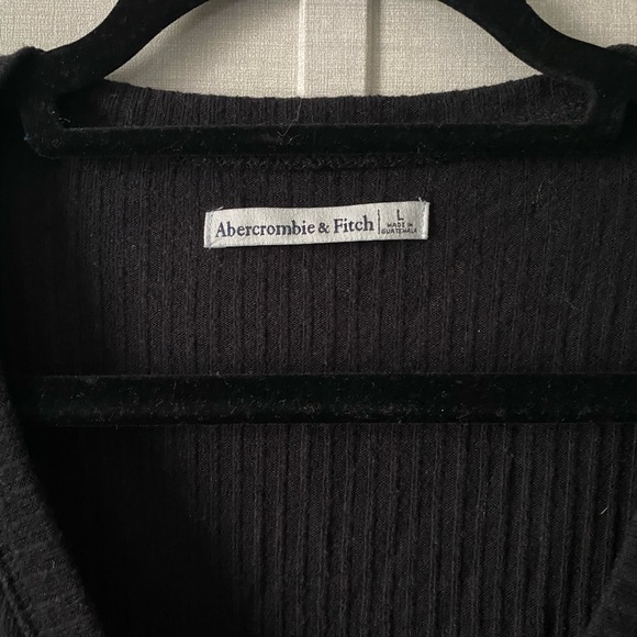 Abercrombie & Fitch Cropped V-Neck Sweater - Picture 2 of 3